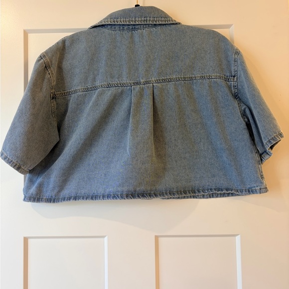 Women’s cropped denim button up shirt. Anthropologie Mable blue collar Medium - Picture 4 of 4